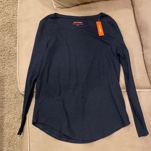 Black long sleeve t-shirt